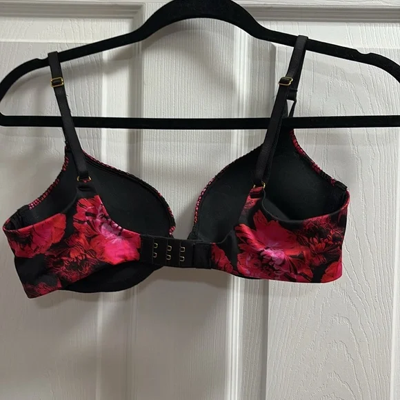 Victoria’s Secret, sexy, red and black bra 34B - Picture 2 of 3